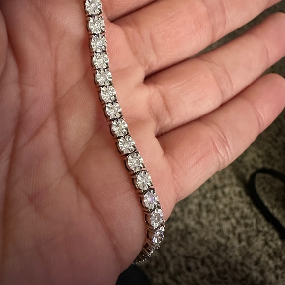 DIAMOND
BRACELET 10KY - Picture 5 of 9